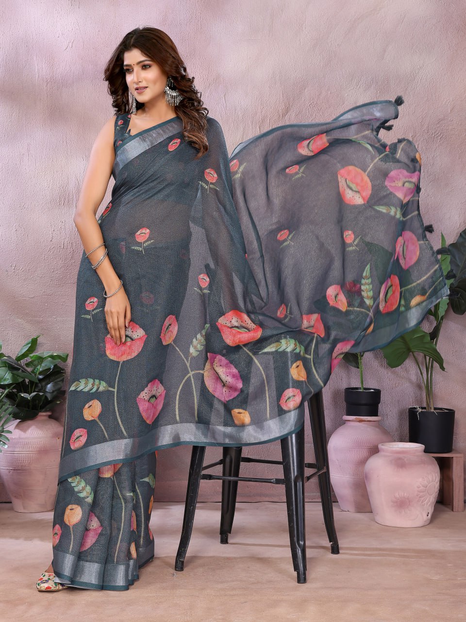 Grey Floral Linen Shimmer Saree - Image 8