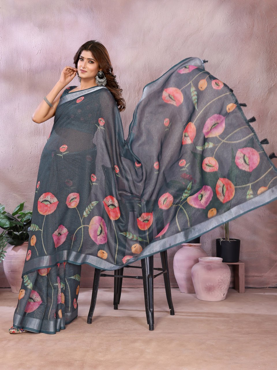 Grey Floral Linen Shimmer Saree - Image 4
