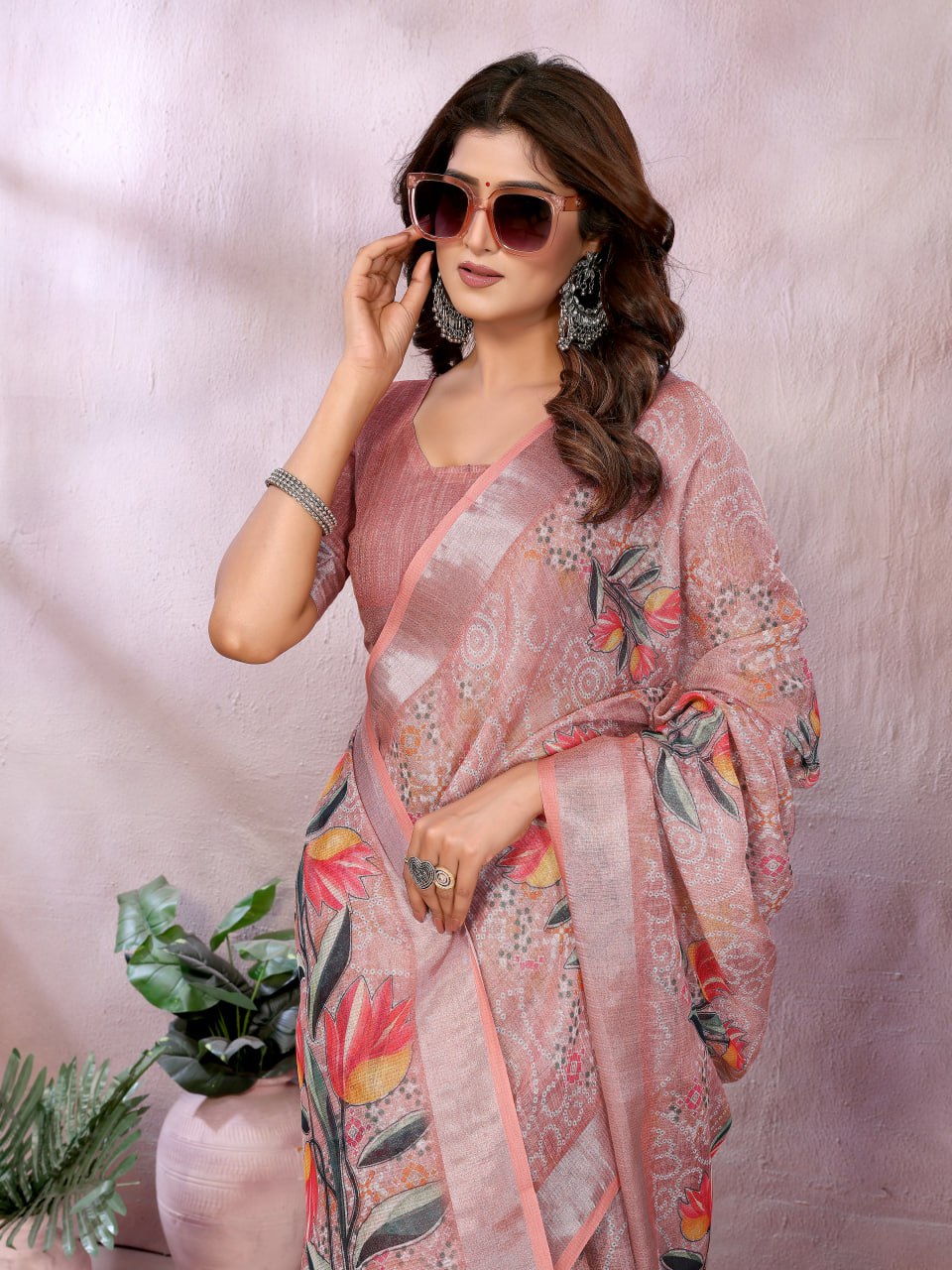 Peach Floral Print Linen Shimmer Saree - Image 3