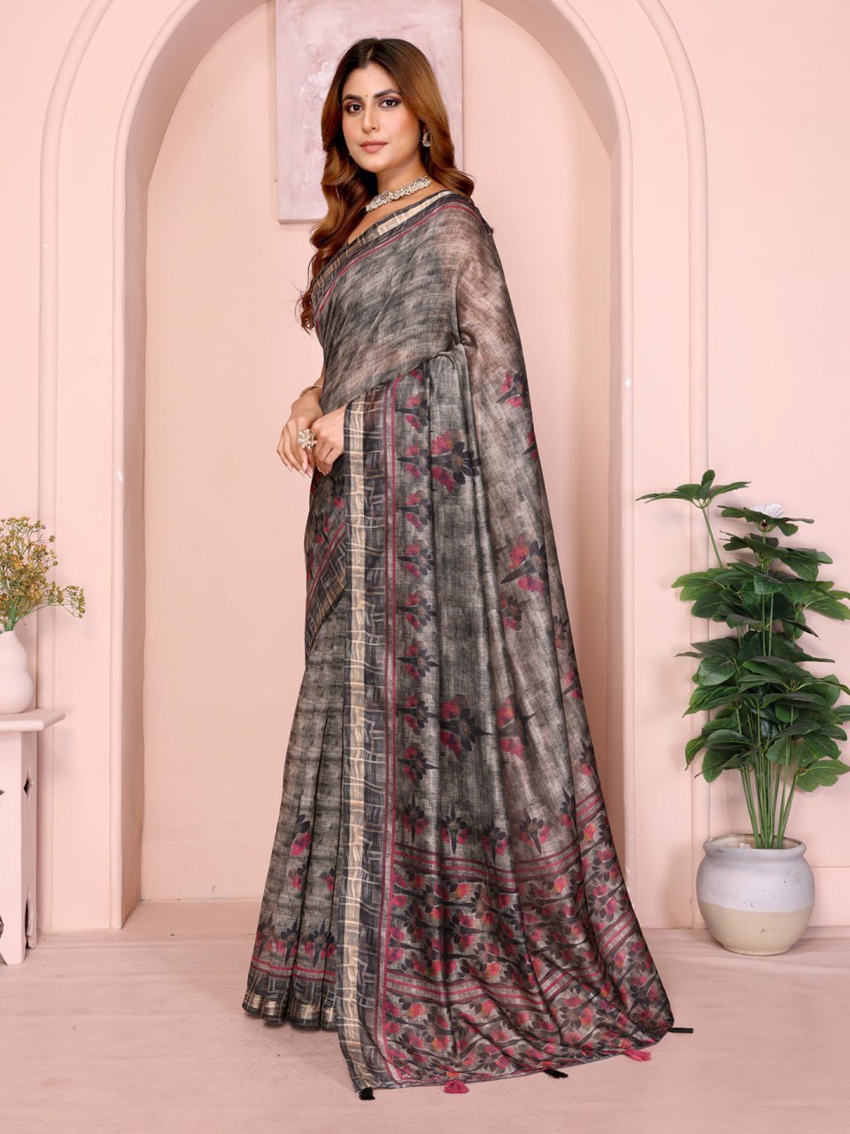 Grey & Black Floral Black Chanderi Saree - Image 6