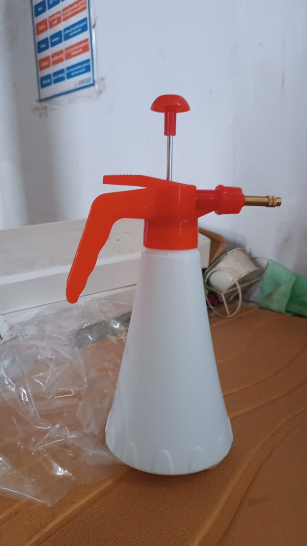 Handheld Pressure Water Sprayer Bottle (1 Ltr) - Image 2