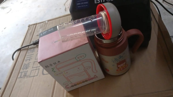 Stainless Steel Mug / Bottle Vacuum Insulated Cup with Handle & Small cup (550 ML) - Image 2